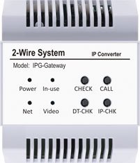 IP modul za DVC dvožični sustav. Mogućnost proširenja sustava do 6368 adresa u slučaju korištenja monitora; odnosno do čak 25472 adrese sa slušalicama. Podešavanje putem softvera. Mogućnost kombiniranja sa WiFi antenama (WI-CPE511) za bežični prijenos. Kompatibilan sa svim DVC dvožičnim interfonskim komponentama u ponudi. Podržava rad sa aplikacijom te ima mogućnost rada kao vanjska memorija za pohranu fotografija i snimaka.
